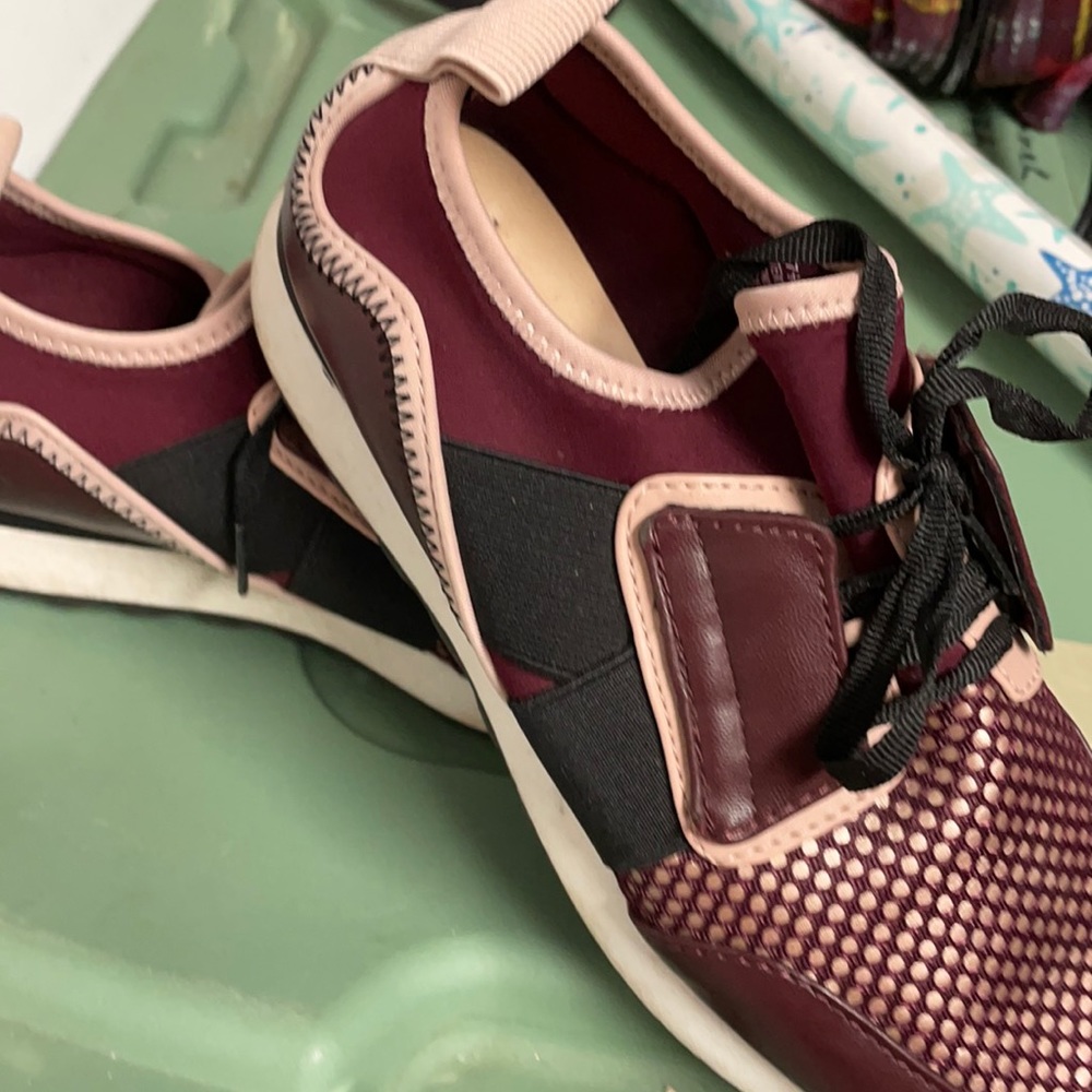 Great shoes.  Very comfortable size 7.5